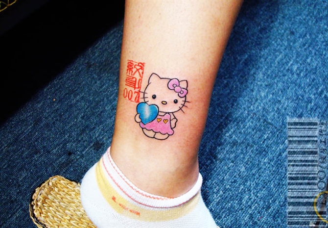 彩色卡通猫纹身