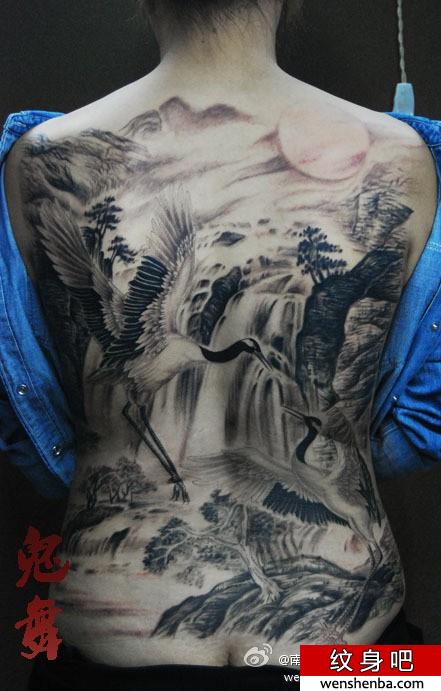 山水仙鹤满背纹身图片