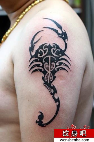 男生大臂好看霸气的蝎子图腾纹身图片