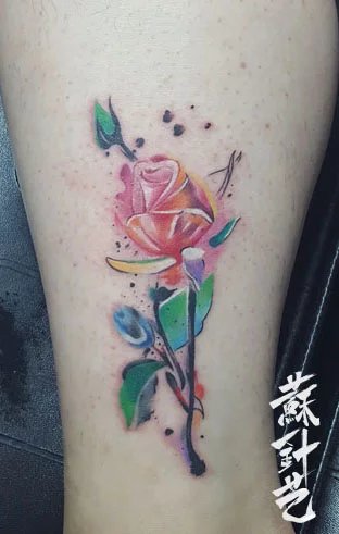 苏针艺纹身师彩色玫瑰花纹身作品