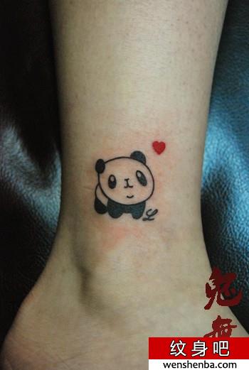 脚踝小熊猫纹身图片