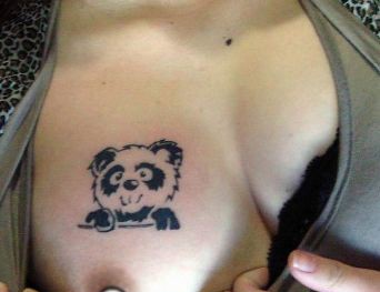 胸部纹身