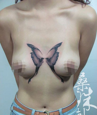 胸部纹身
