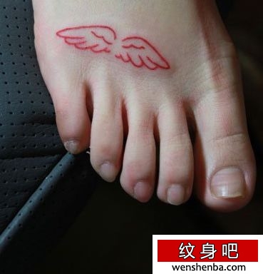 脚部可爱翅膀纹身