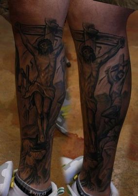 腿部耶稣十字架纹身