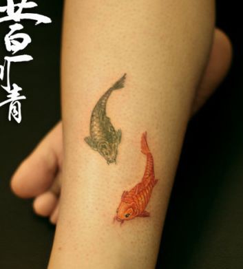 腿部小鲤鱼纹身