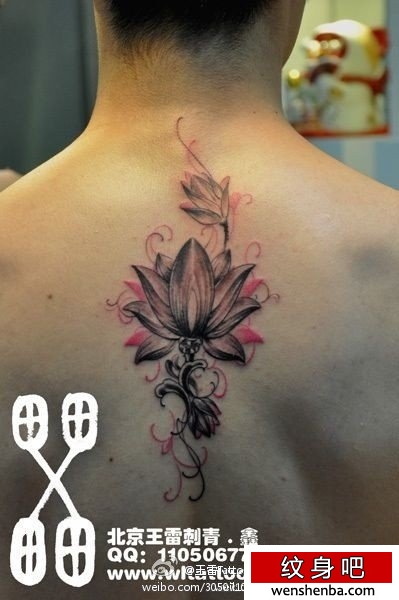 背部好看的莲花纹身