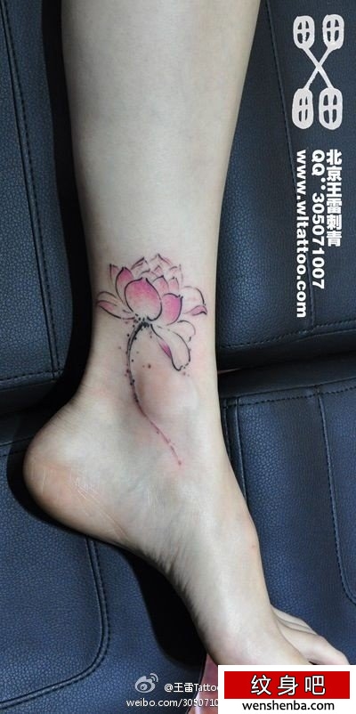 脚踝处漂亮的水墨莲花纹身