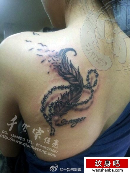 肩背的羽毛与项链纹身