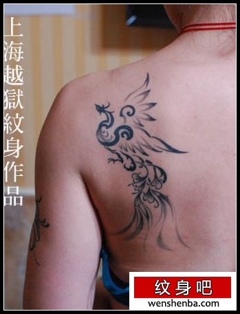 靓女背部好看的图腾凤凰纹身