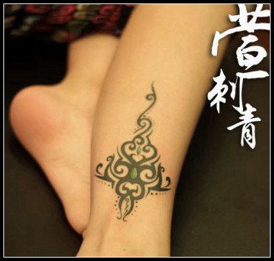 女人腿部好看的图腾纹身