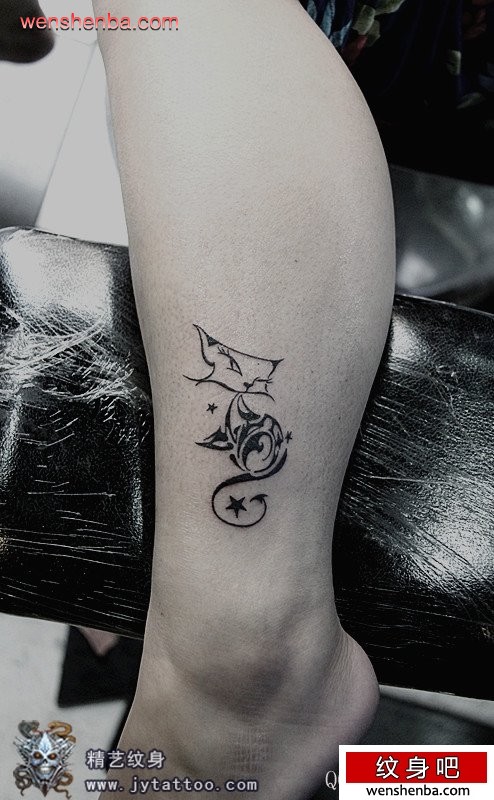 腿部可爱的图腾猫咪纹身