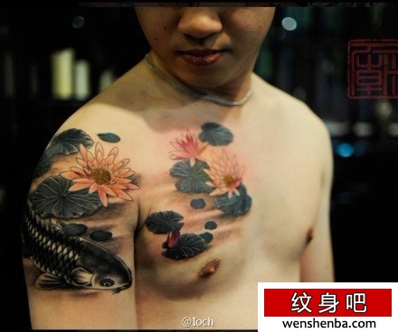 来自香港纹身圈的的半胛水墨鲤鱼莲花纹身
