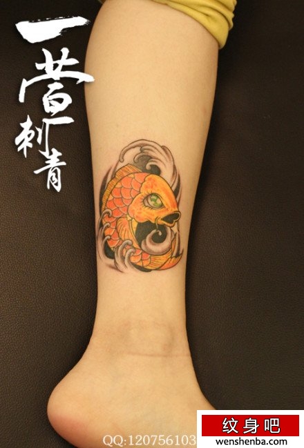 腿部好看的彩色小鲤鱼纹身