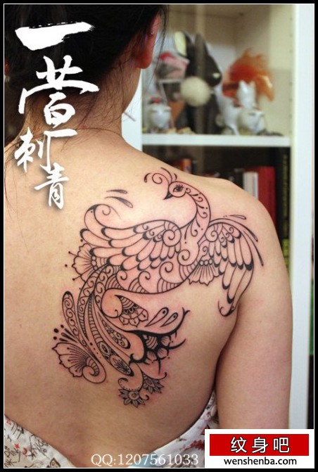 女人肩膀的图腾凤凰纹身