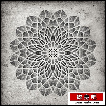 时尚的一枚点刺图腾纹身