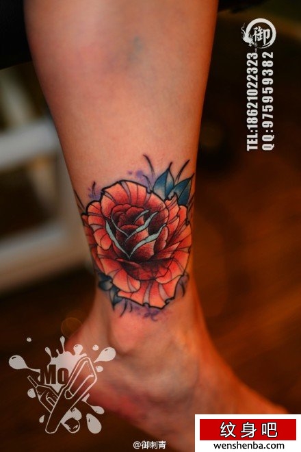 腿部的玫瑰花纹身