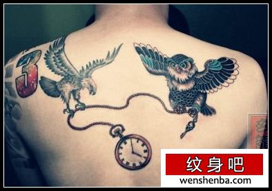 背部帅气的老鹰与猫头鹰纹身