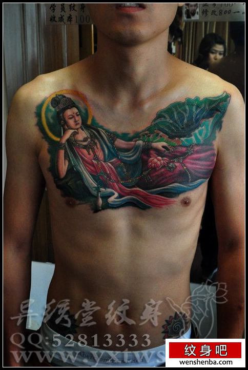 男性胸部一枚彩色观音纹身
