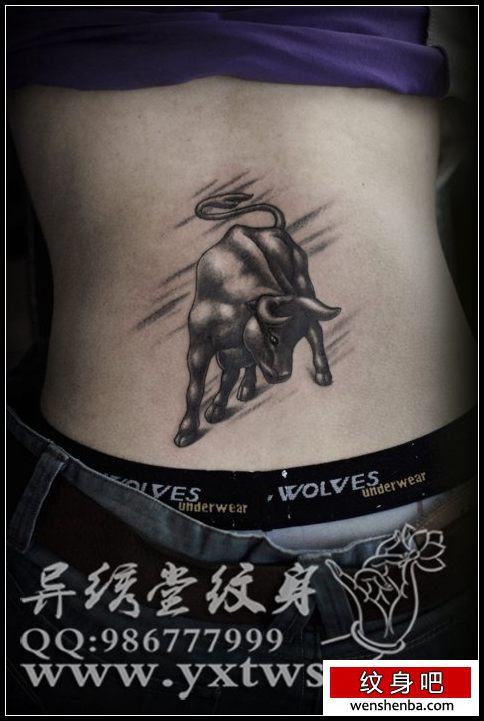 腰部凶悍的牛纹身