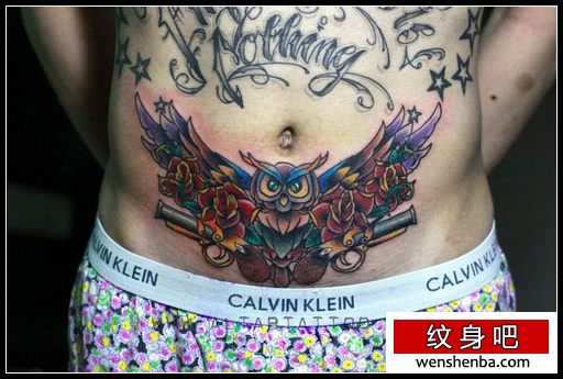 男性腹部好看的猫头鹰纹身