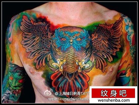 男性前胸超酷的猫头鹰纹身