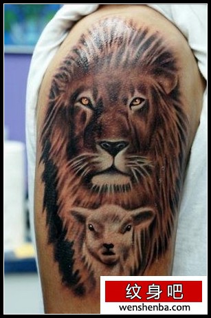时尚手臂狮子头纹身