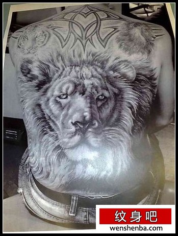 满背狮子狮子头纹身