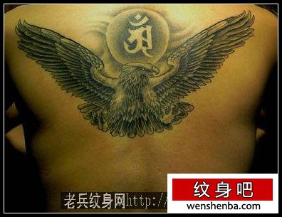 老鹰纹身背部老鹰梵文纹身
