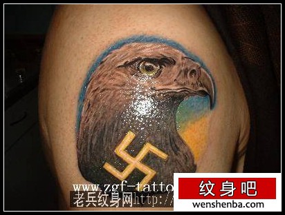 一枚手臂彩色老鹰万字符纹身