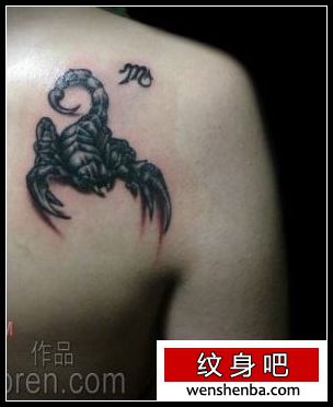 蝎子纹身一枚帅气的肩部蝎子纹身