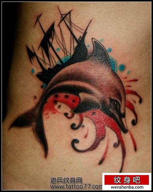 一枚腰部海豚纹身