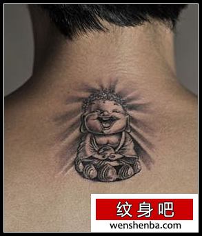 颈部可爱超萌的如来佛祖纹身