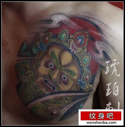 胸部一枚观音头像纹身