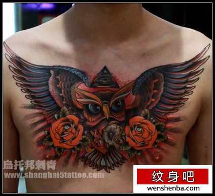 一枚胸部猫头鹰玫瑰花纹身