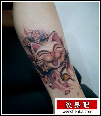 女人腿部笑脸猫咪纹身