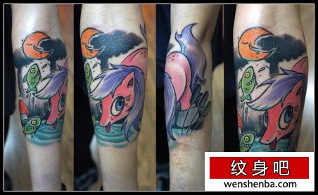手臂可爱时髦的小马纹身