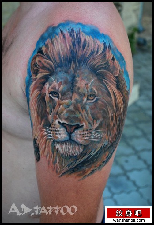 男性手臂时尚的欧美彩色狮头纹身