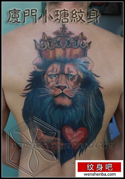 男性后背帅气的狮子王纹身