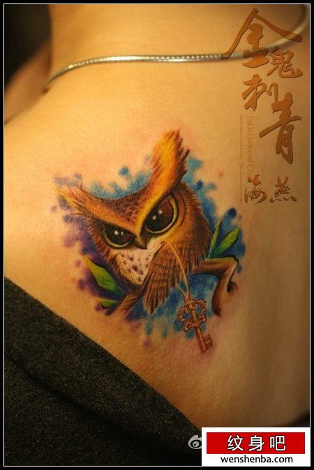 肩背可爱可爱的猫头鹰纹身