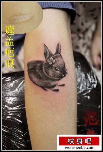 女人手臂可爱可爱的小兔子纹身