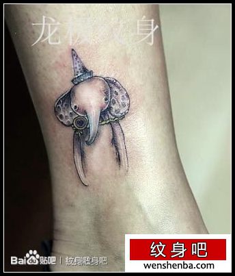 脚踝处个性的小象纹身