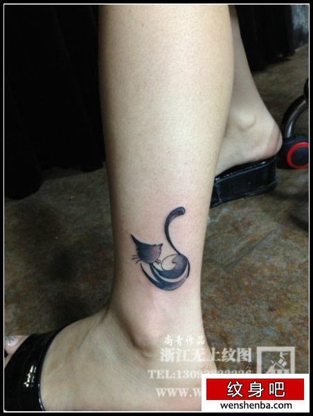 女人腿部个性时髦的猫咪纹身