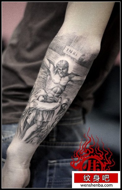 手臂时尚的黑灰耶稣纹身