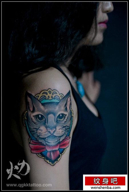 女人手臂个性的猫咪纹身
