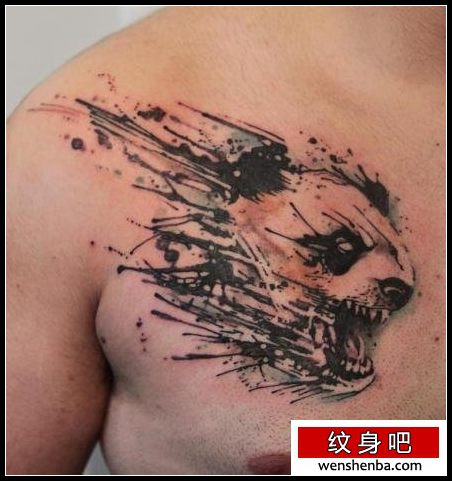 男性前胸帅气凶悍的水墨熊猫纹身