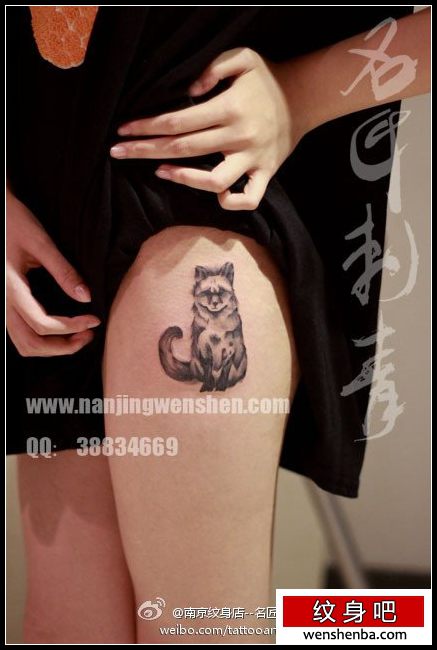 女人腿部可爱个性的小狐狸纹身