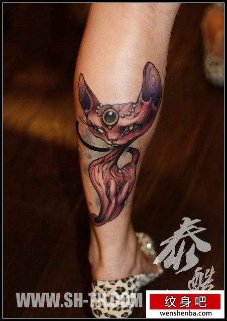 腿部时髦权威的一枚猫咪纹身
