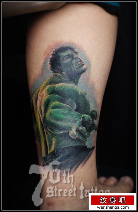 腿部时髦的一枚绿巨人纹身