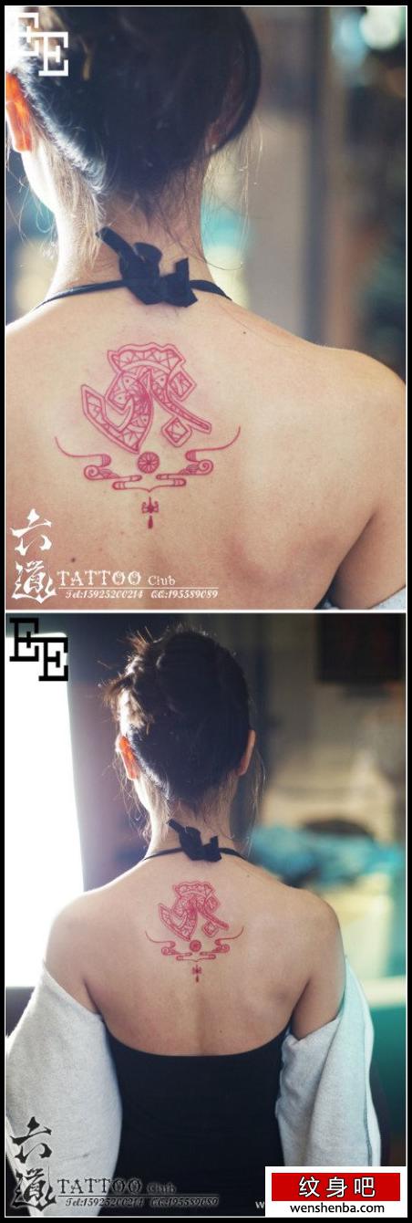 女人后背个性权威的虚空藏菩萨梵文纹身